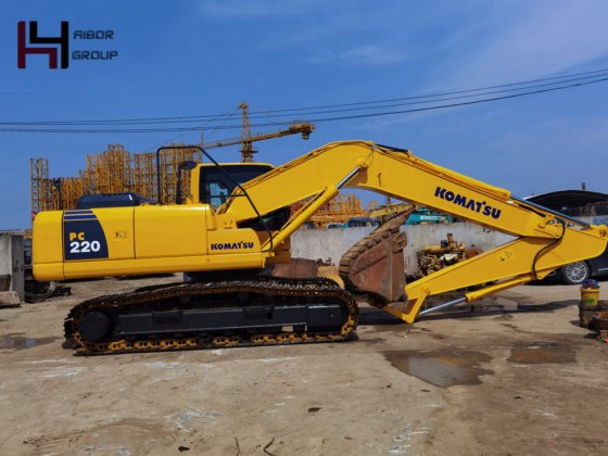 2018 KOMATSU PC220 Excavator