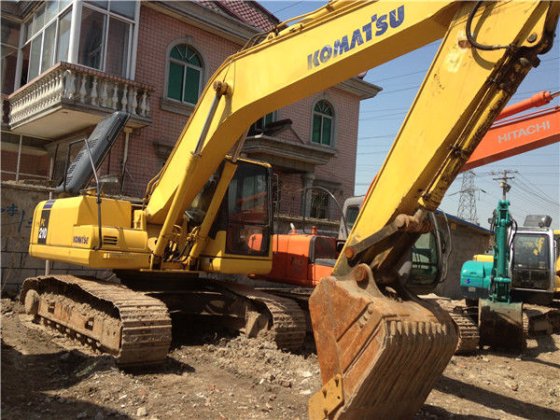 Komatsu PC210-7 Excavator